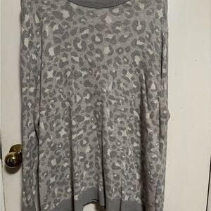 Ava & Viv Gray Leopard Print Sweater